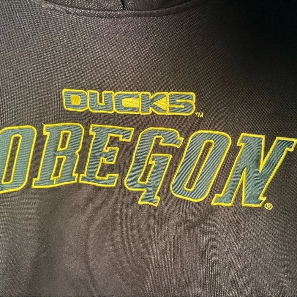 Oregon Ducks gear, men’s adult size medium hooded sweatshirt